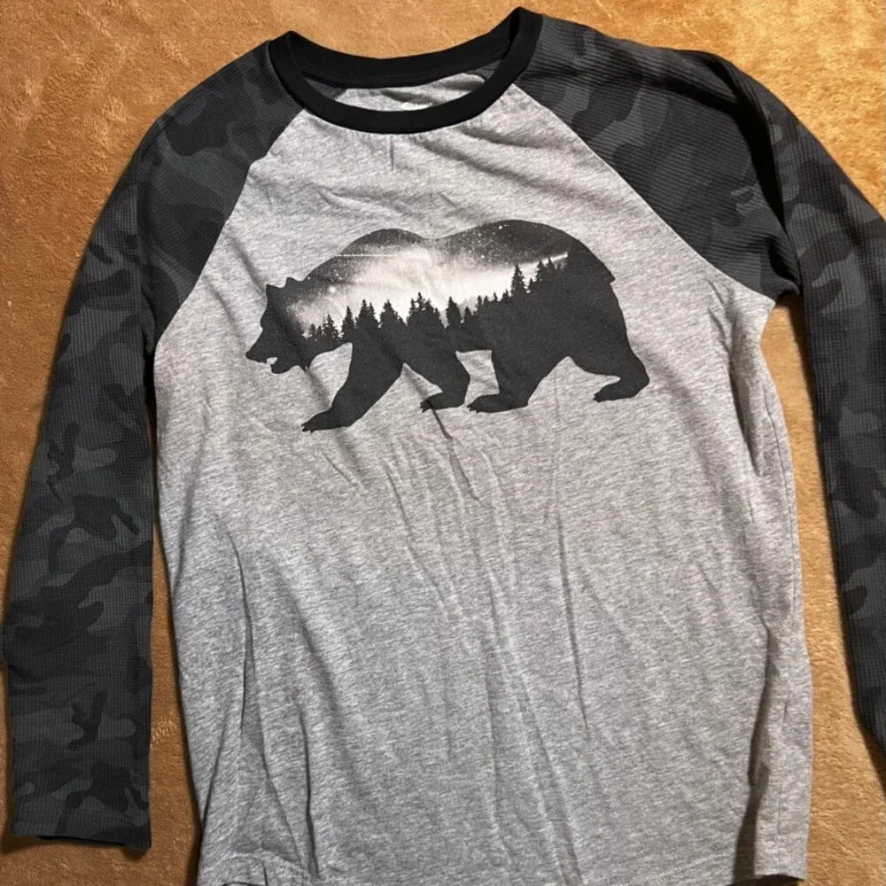 Old Navy Boy‎ XL (14/16) Gray Camo Bear Forrest Graphic Raglan Long Sleeve Shirt